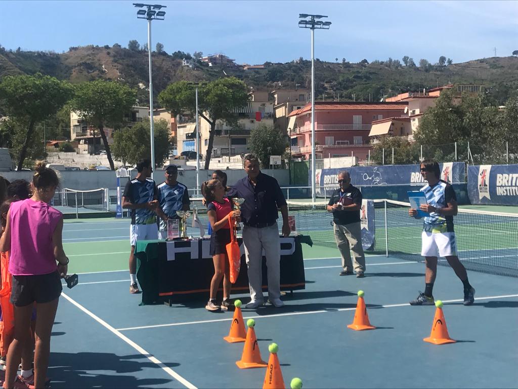I MAGNFICI NOVE dell’Accademia Tennis Napoli al Master Junior Nex Gen di Milano: Claudia Petrocelli, Francesca De Matteo, Alessandra Bullone; Federico De Matteo, Lorenzo De Martino, Antonio De Cristofaro, Ciro Peluso, Matteo Giordano, Emanuele De Martino.