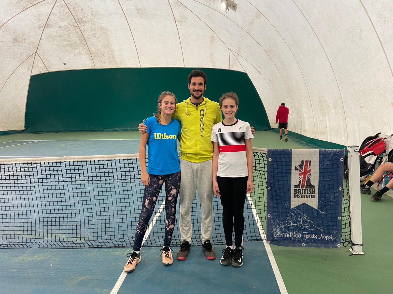 VITA DA ACCADEMIA. L’azzurrina di Winter Cup Elena Francese in allenamento all’Accademia Tennis Napoli con Francesca De Matteo e con l’head coach Gianmarco Cacace