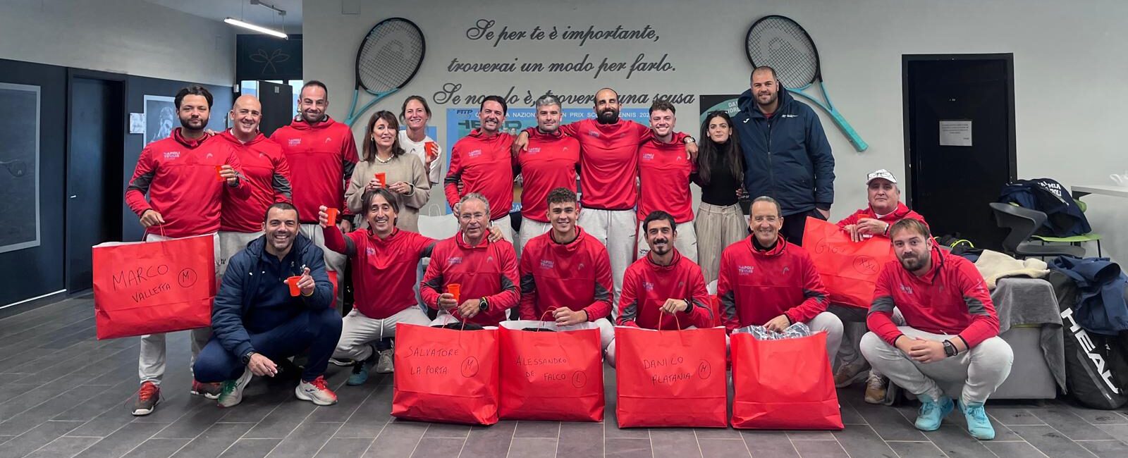 AUGURISSIMI DI BUON NATALE E FELICE 2026 da tutta la grande famiglia della Napoli Tennis Center